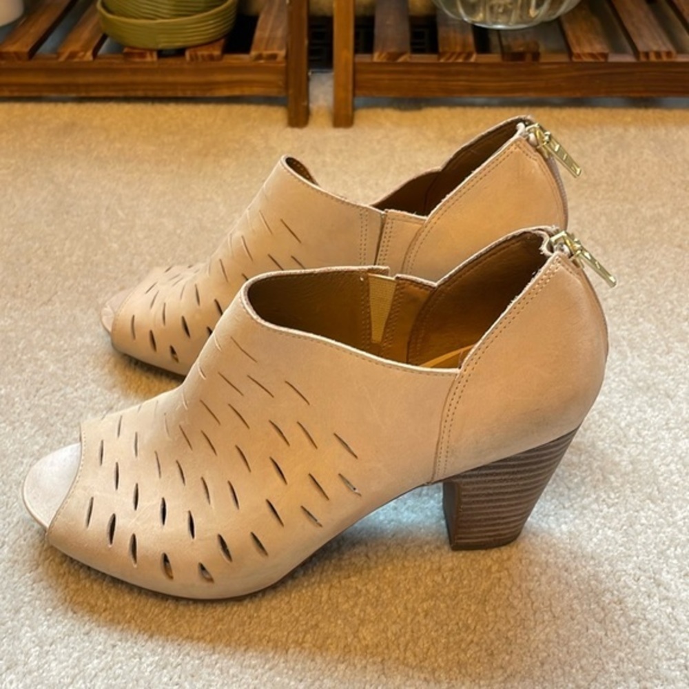 Clarks Artesian cream perforated leather back, back zip, peep toe heels: